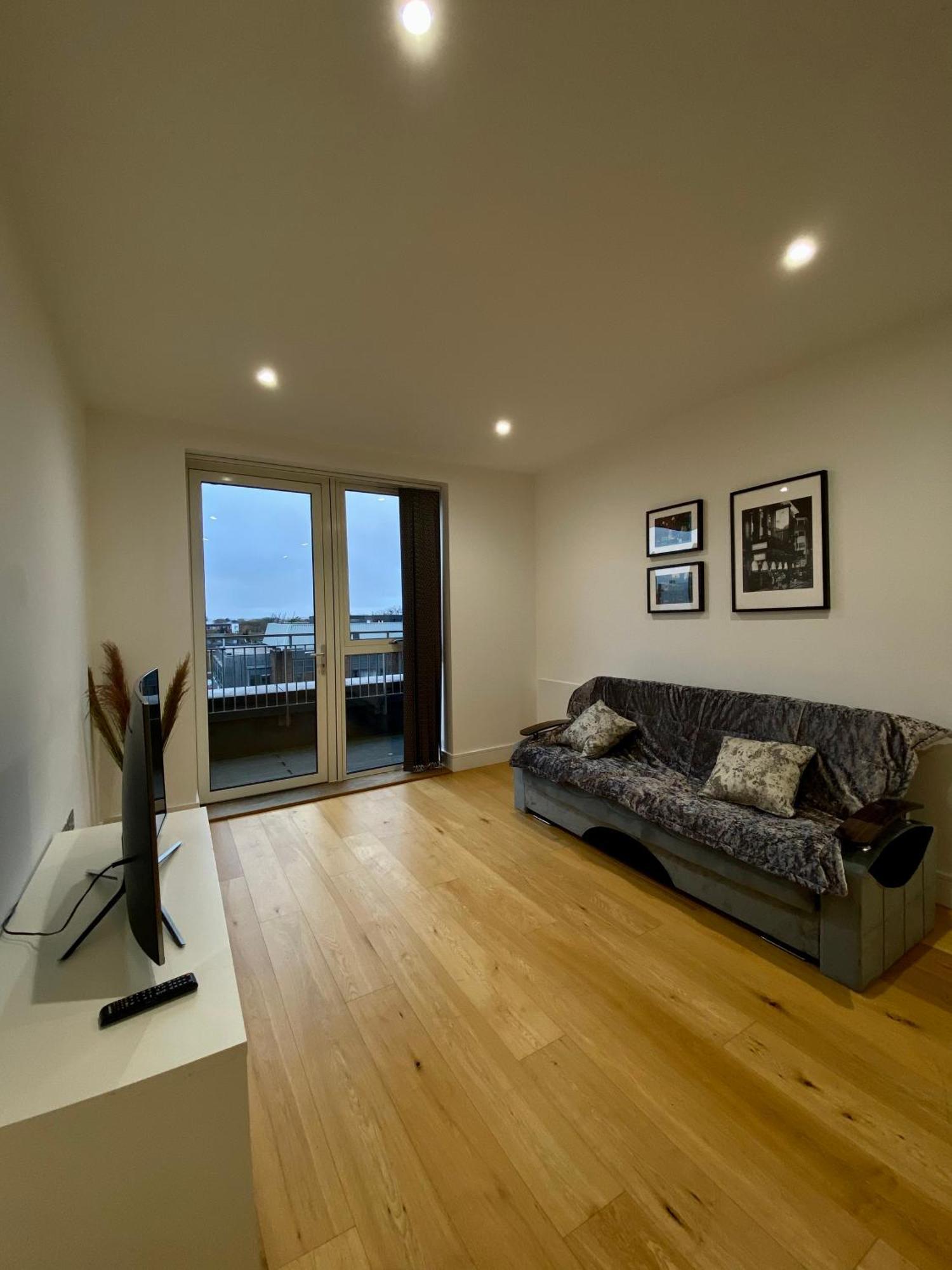 Spacious 2 Bedroom Penthouse Retreat London Exterior photo