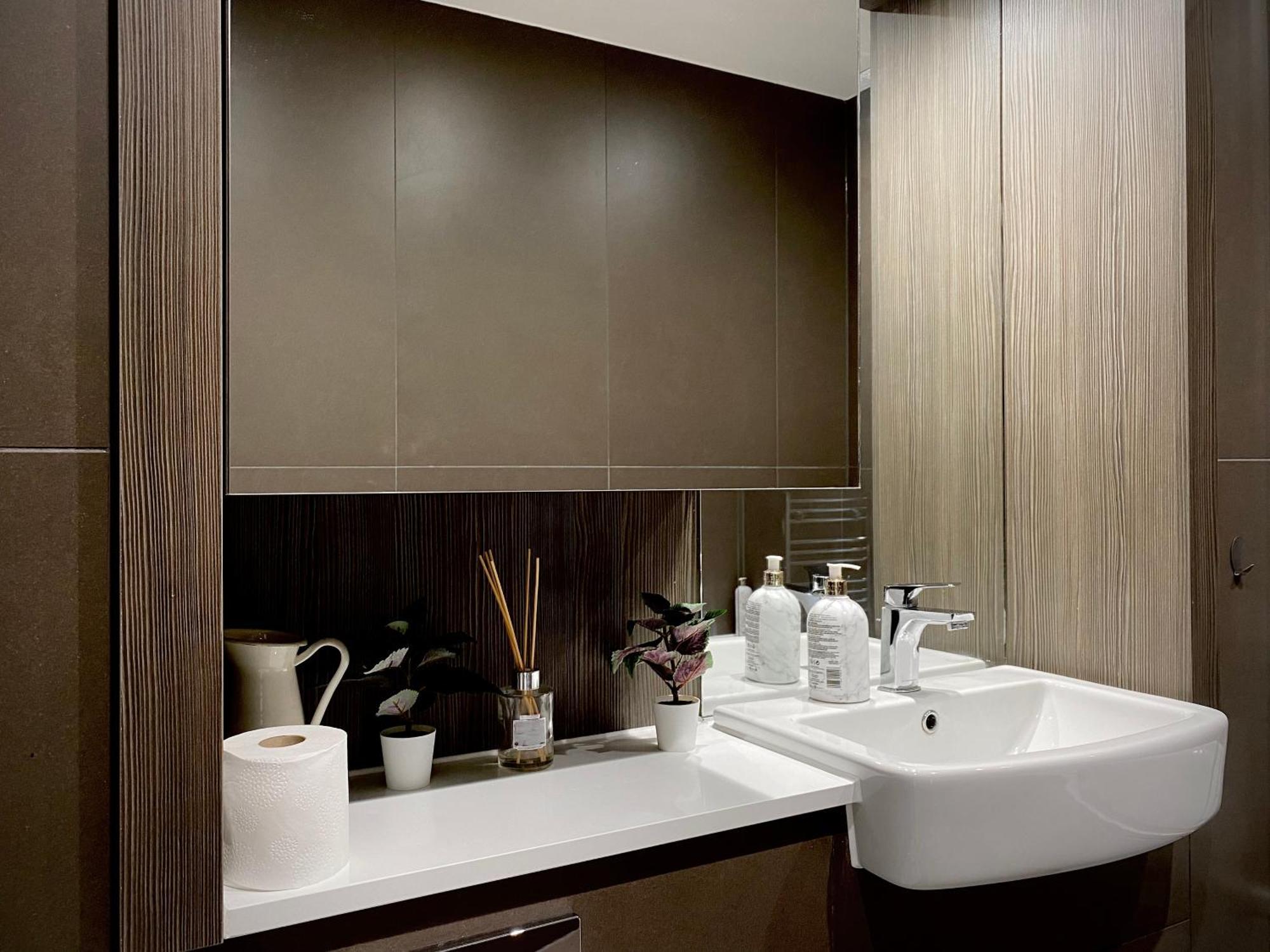 Spacious 2 Bedroom Penthouse Retreat London Exterior photo